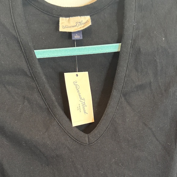 Universal Thread Classic Black V-Neck Bodysuit - Picture 4 of 4